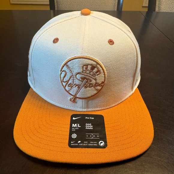 Nike Other - New Nike NY Yankees Logo Baseball Hat Size M / L